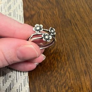 Retiring James Avery Budding Vine Ring